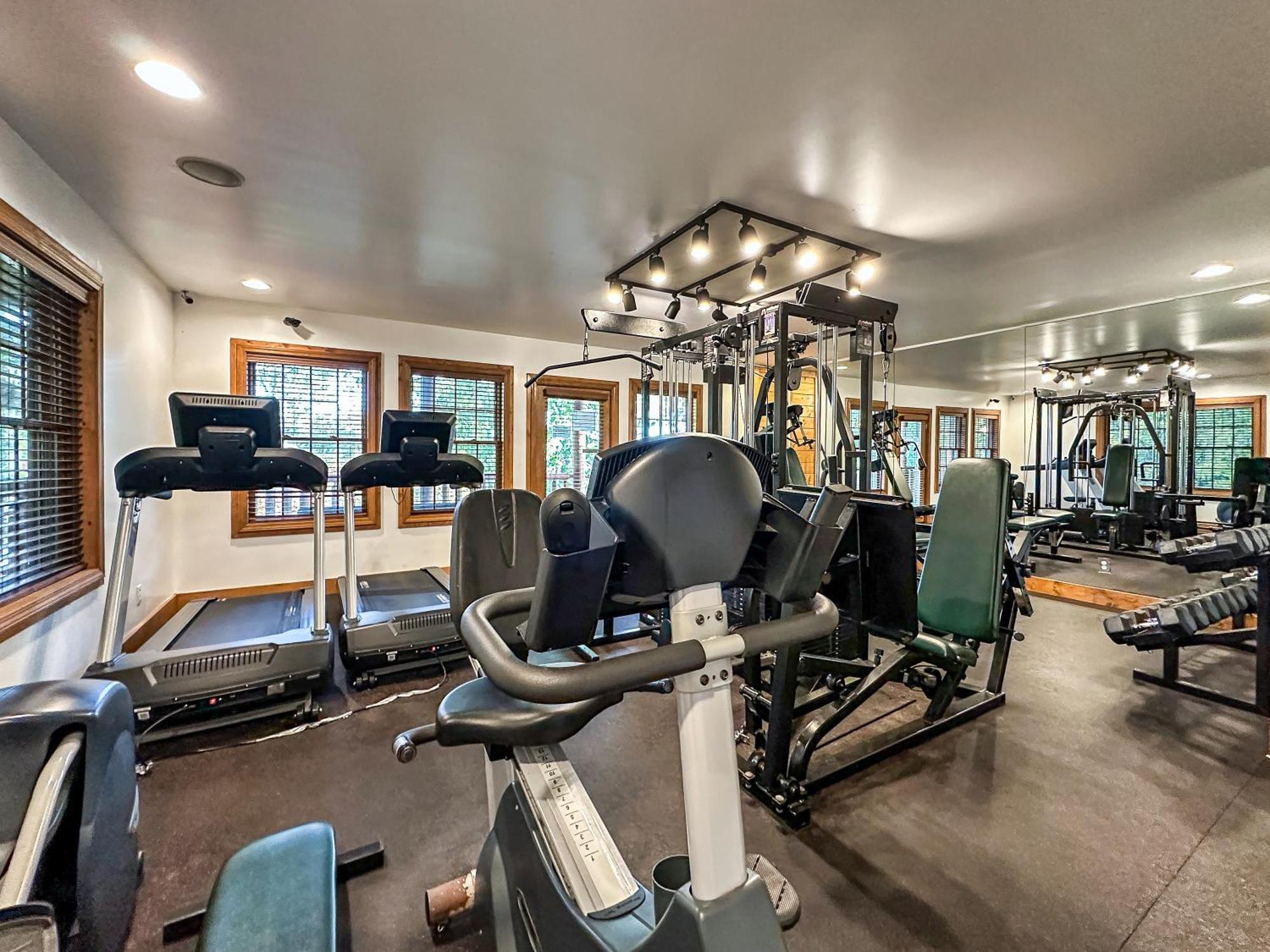 Epic Mountain Views, Hot Tub, Game Room, Sleeps 10 * Sevierville