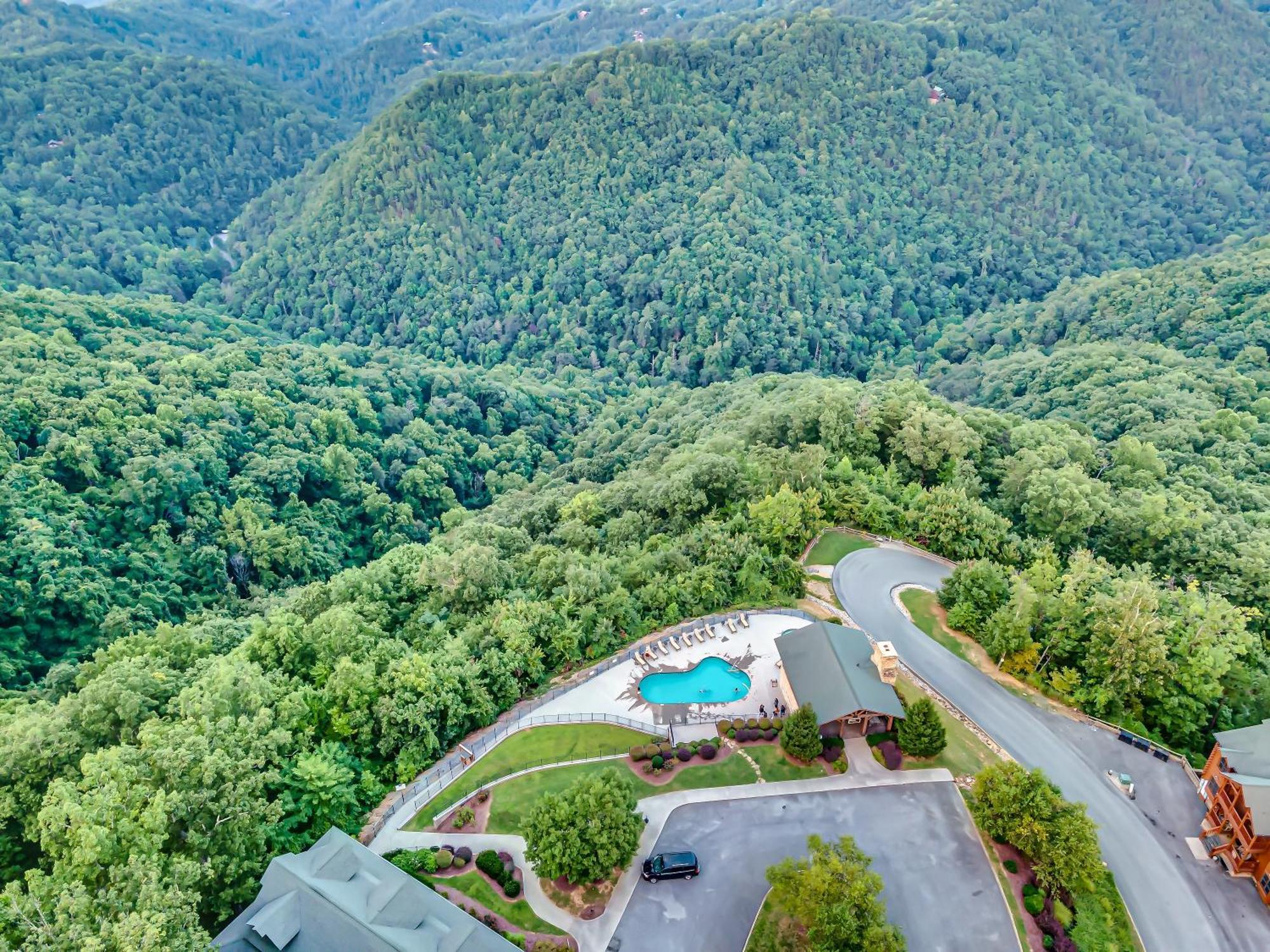 Epic Mountain Views, Hot Tub, Game Room, Sleeps 10 * Sevierville